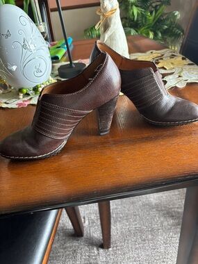Sofft Dark Brown Leather Ankle Booties with Stacked Heel